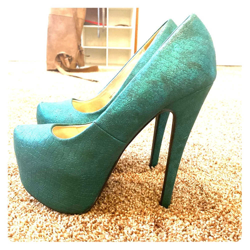 Ultra Platform Turquoise Pumps